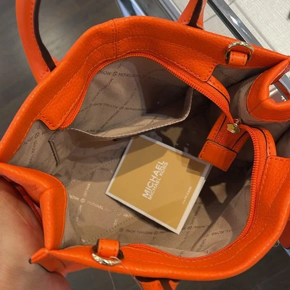 MICHAEL KORS
Mirella Small Pebbled Leather Crossbody Bag Tote
Poppy
NWT - Picture 4 of 16